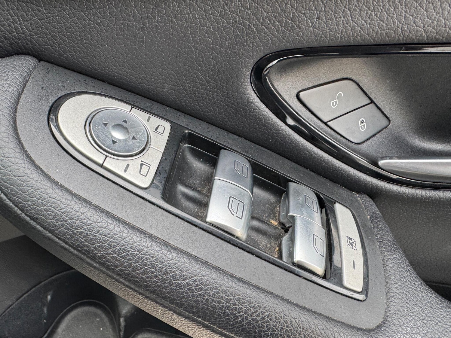 Used Mercedes-Benz C Class 2015 for sale - 77598039: Photo 28