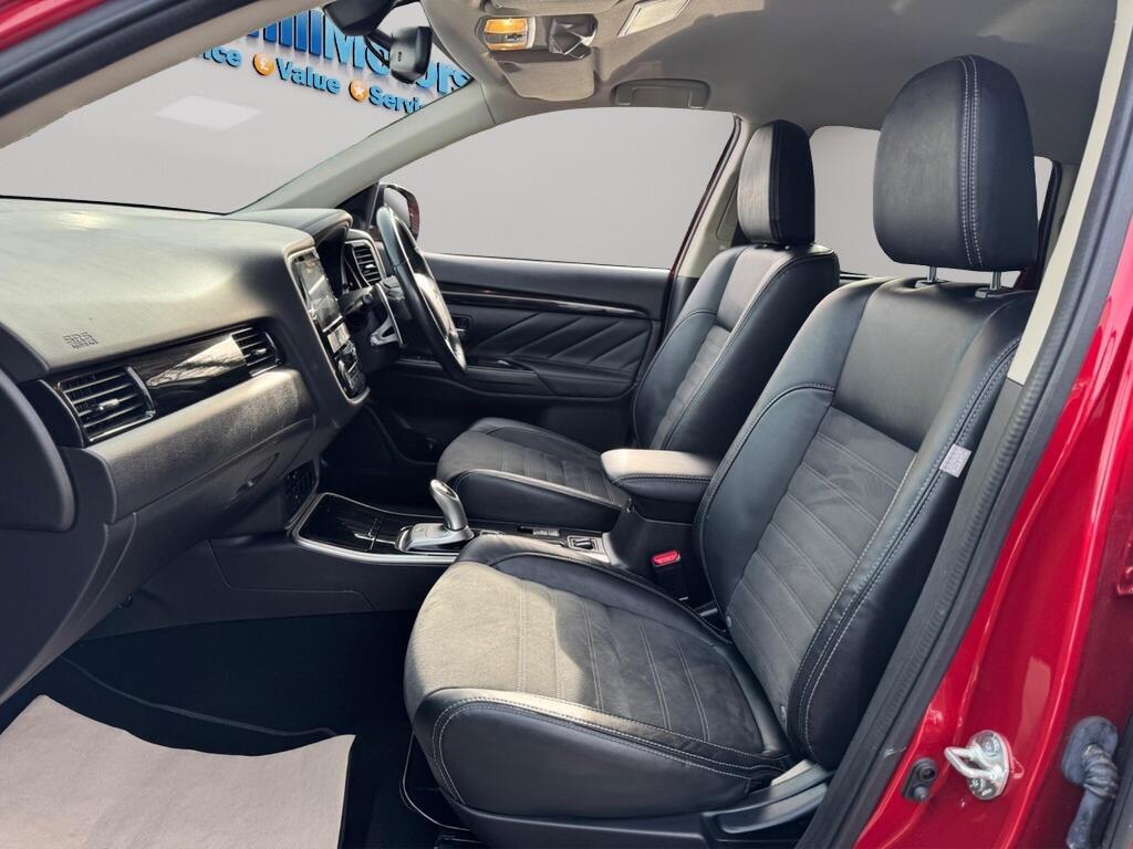 Used Mitsubishi Outlander 2018 for sale - 77783784: Photo 32