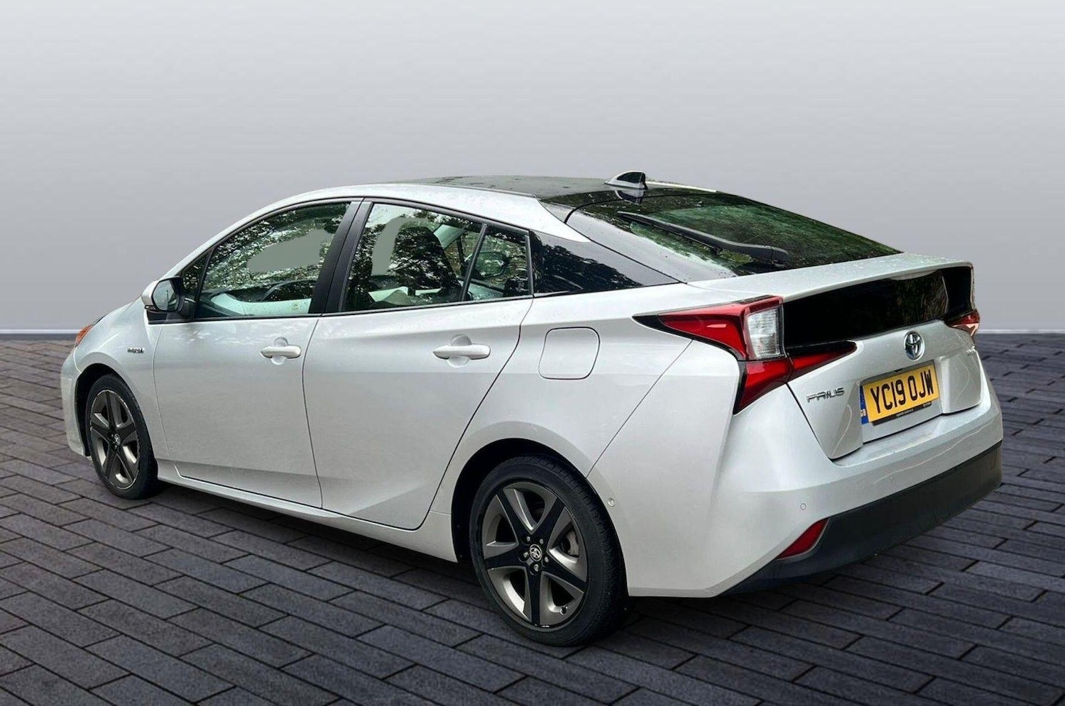 Used Toyota Prius 2019 for sale - 76388636: Photo 3