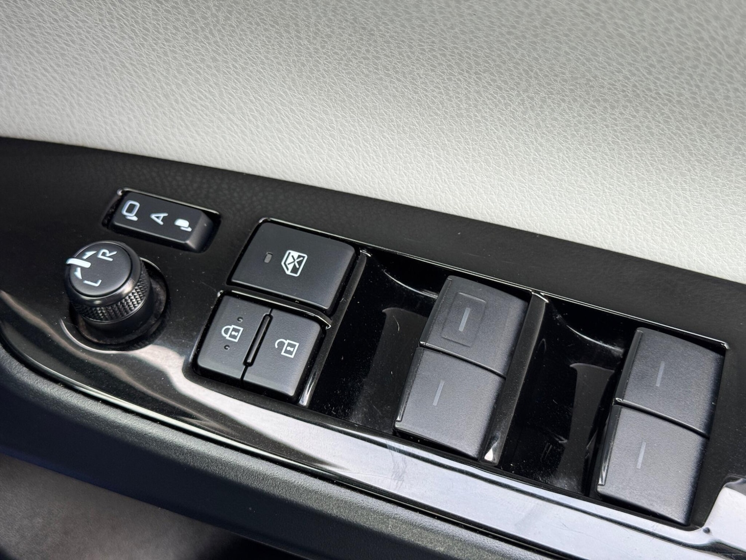 Used Toyota Prius 2019 for sale - 76388636: Photo 50