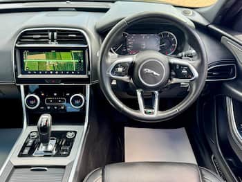Used Jaguar XE 2019 for sale - 79774890: Photo