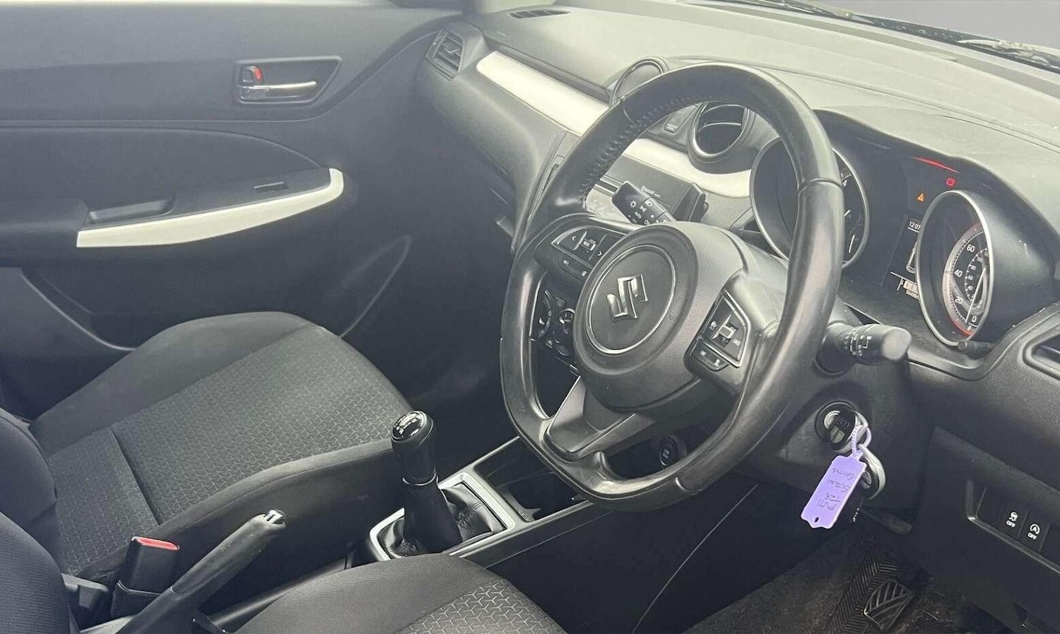 Used Suzuki Swift 2022 for sale - 77074333: Photo 2