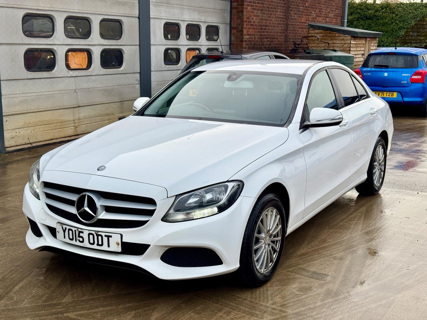 Used Mercedes-Benz C Class 2015 for sale - 77175015: Photo 4