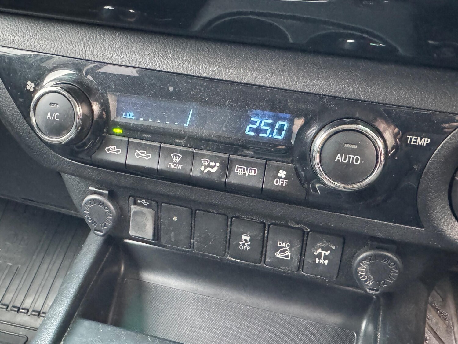 Used Toyota Hilux 2016 for sale - 76295839: Photo 18