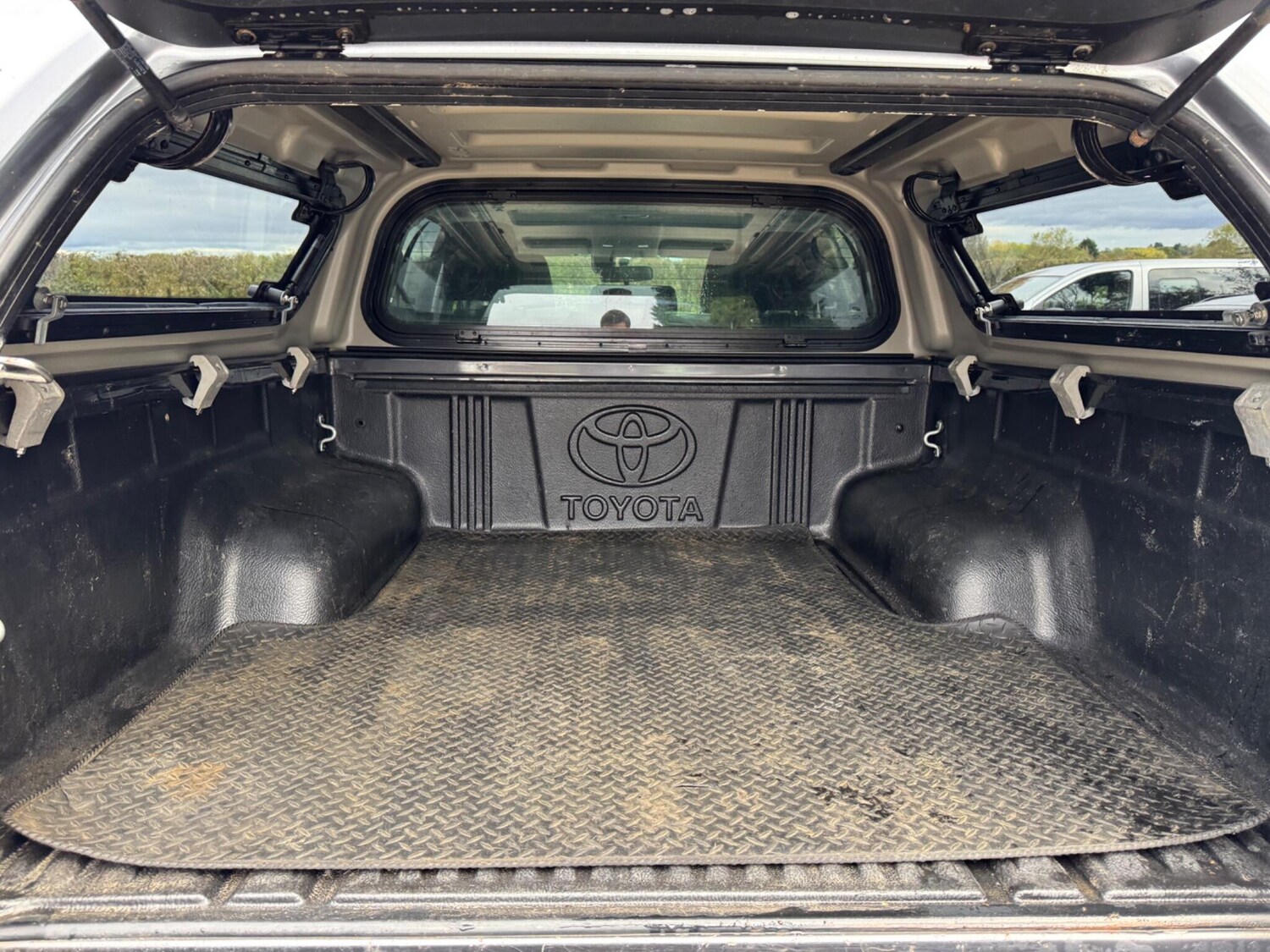 Used Toyota Hilux 2016 for sale - 76295839: Photo 25