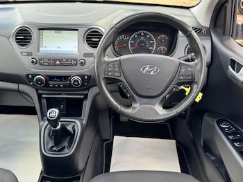 Used Hyundai i10 2017 for sale - 79576108: Photo