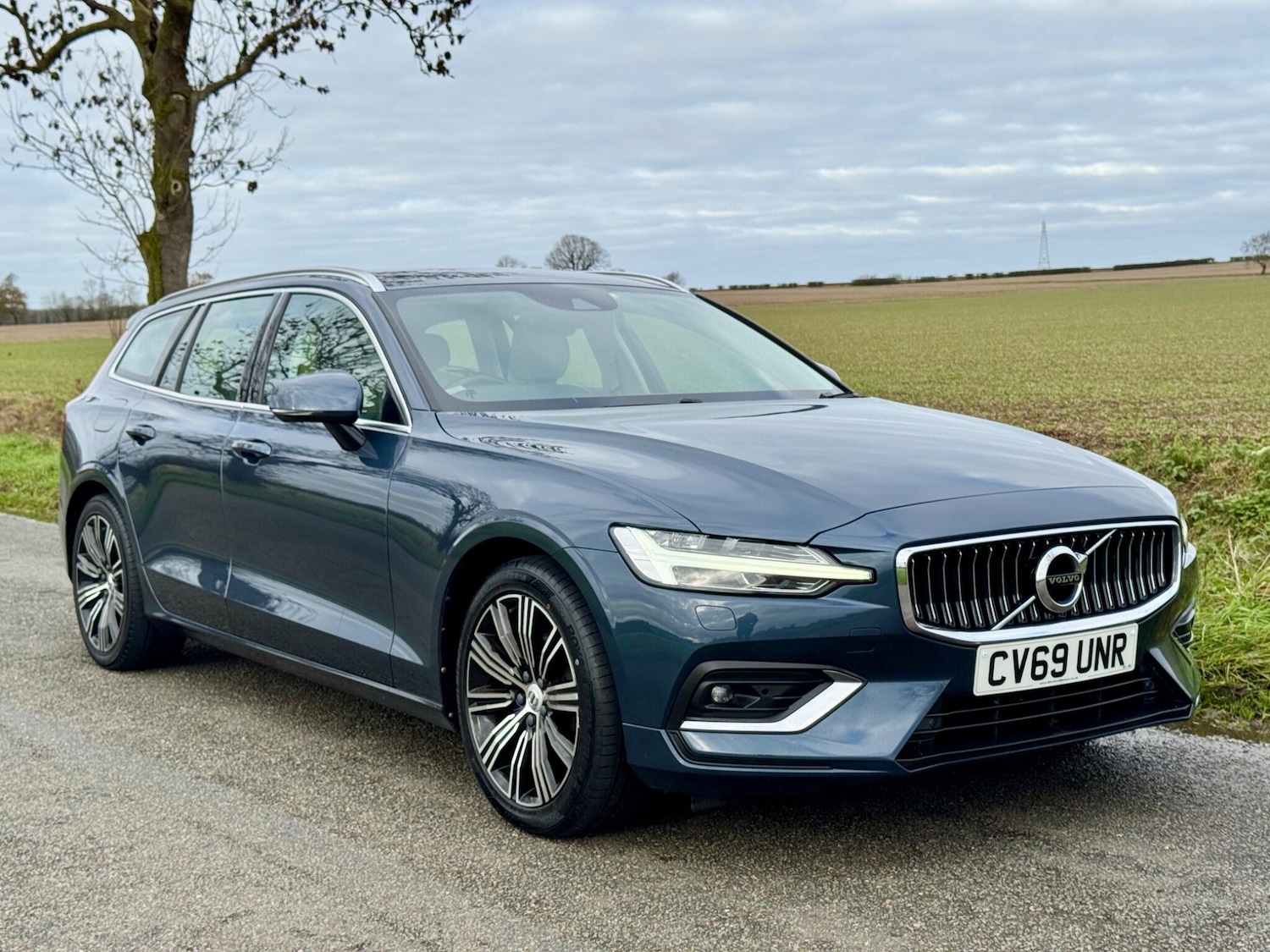 Used Volvo V60 2019 for sale - 76584191: Photo 1
