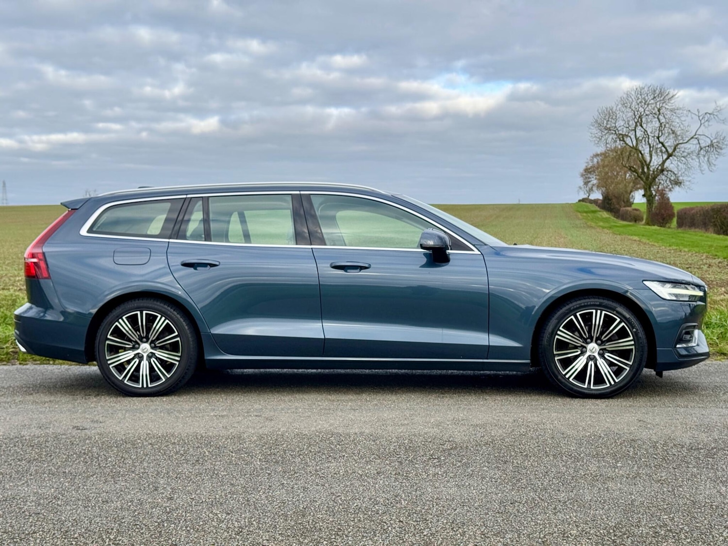 Used Volvo V60 2019 for sale - 76584191: Photo 3