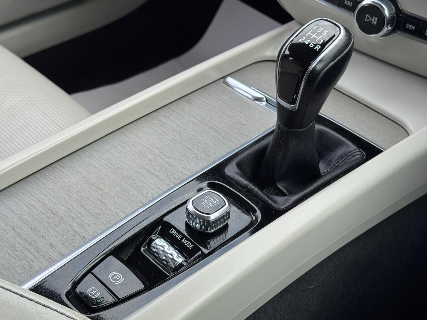 Used Volvo V60 2019 for sale - 76584191: Photo 37