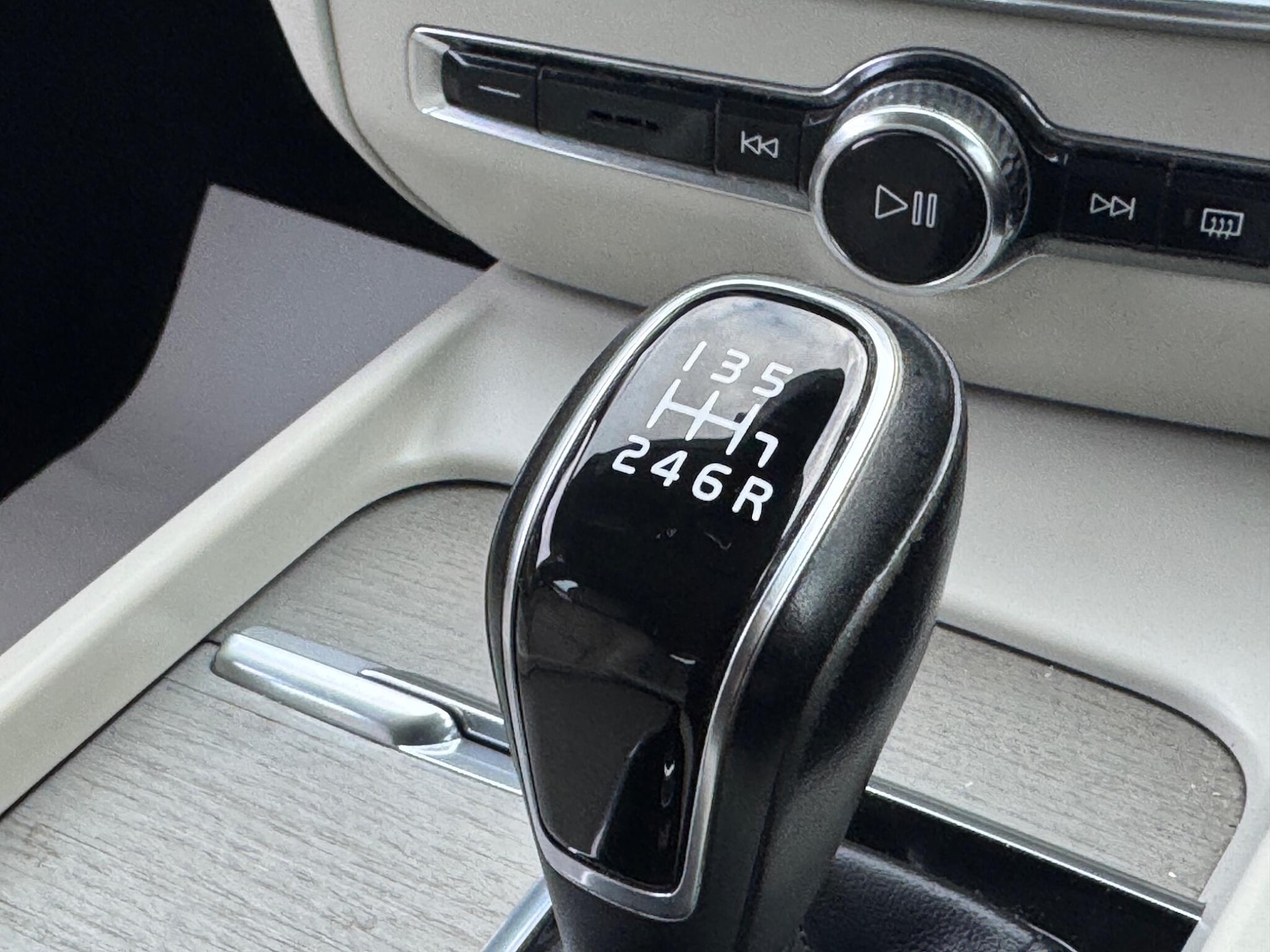 Used Volvo V60 2019 for sale - 76584191: Photo 38