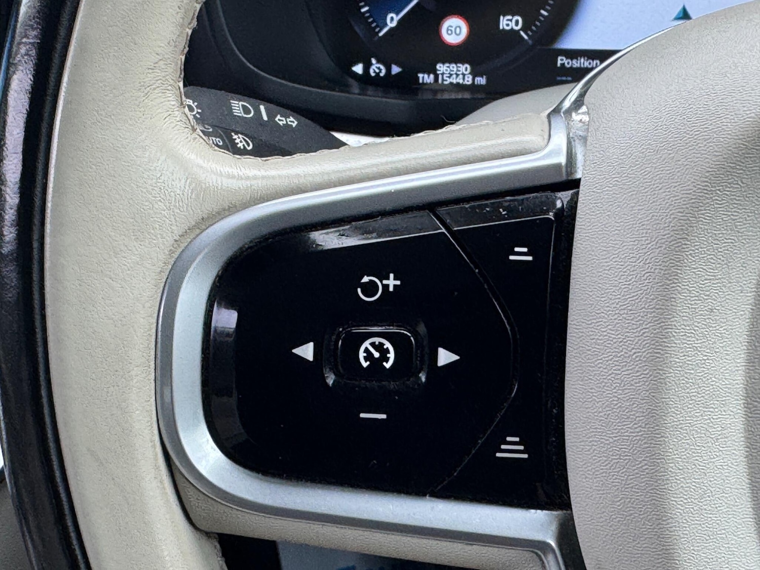 Used Volvo V60 2019 for sale - 76584191: Photo 42