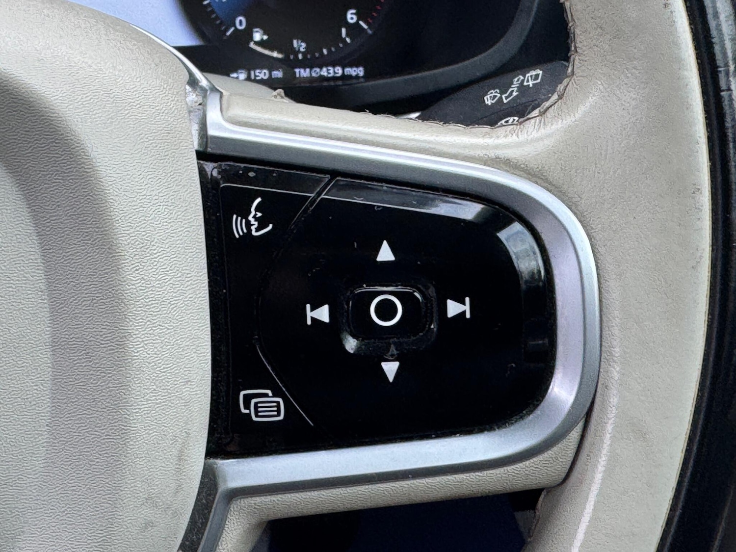 Used Volvo V60 2019 for sale - 76584191: Photo 43