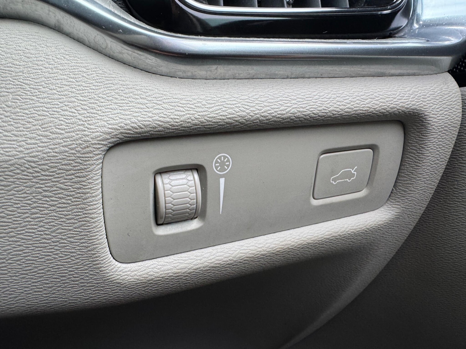 Used Volvo V60 2019 for sale - 76584191: Photo 51