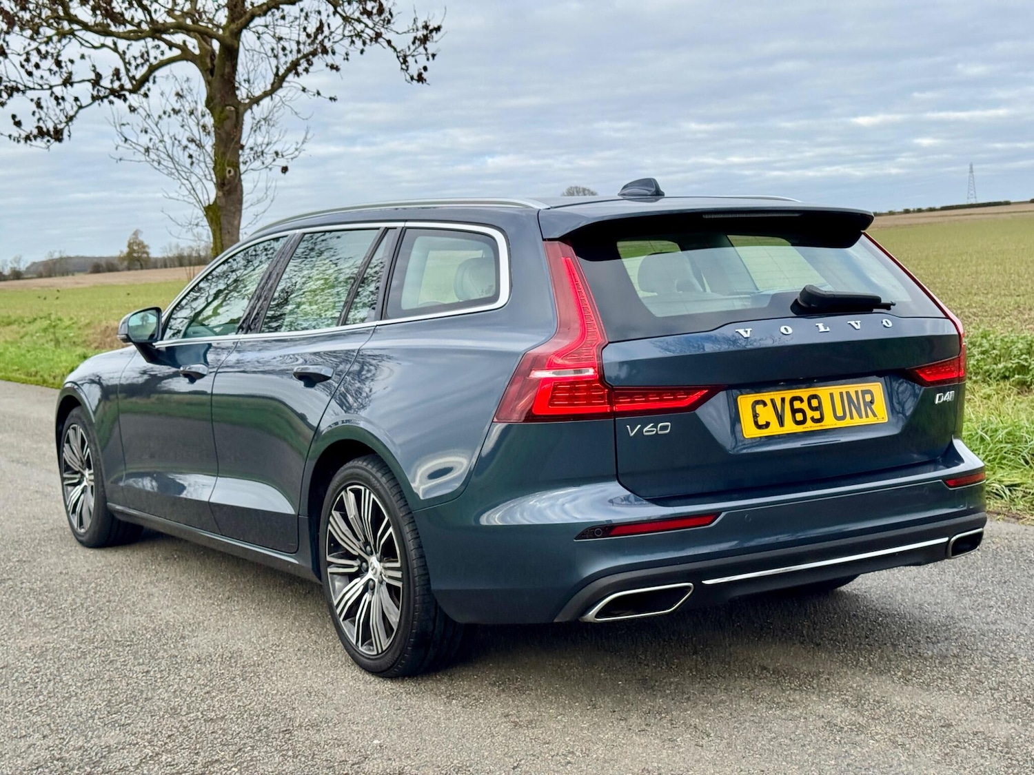 Used Volvo V60 2019 for sale - 76584191: Photo 8