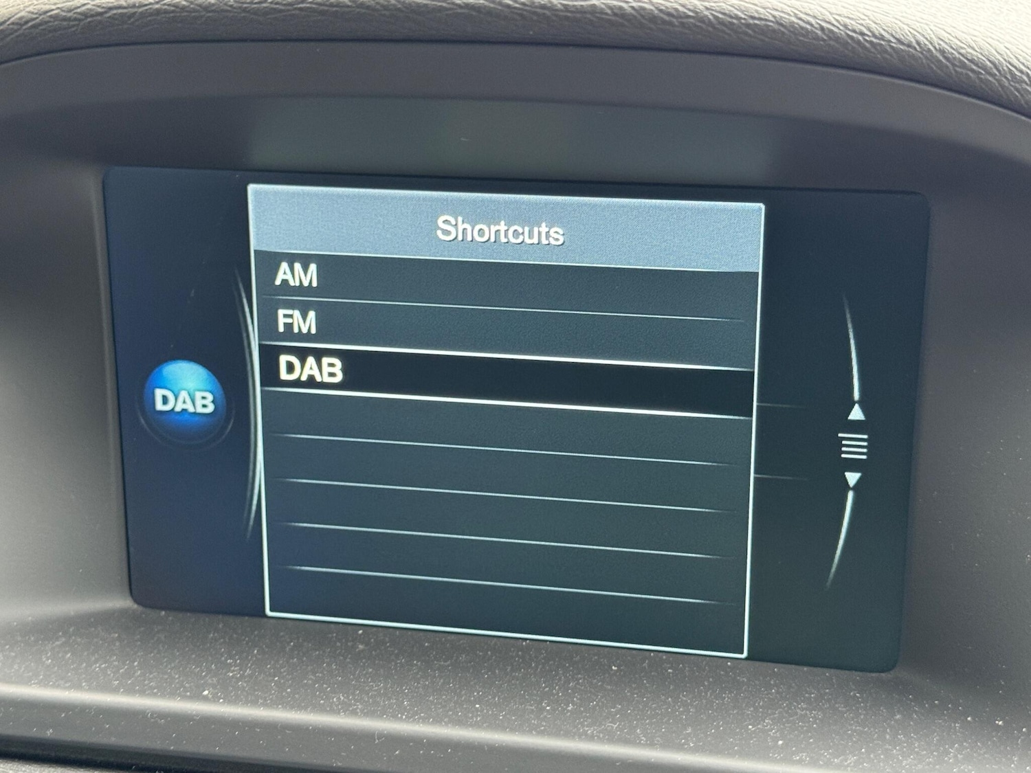 Used Volvo V70 2015 for sale - 77067069: Photo 12