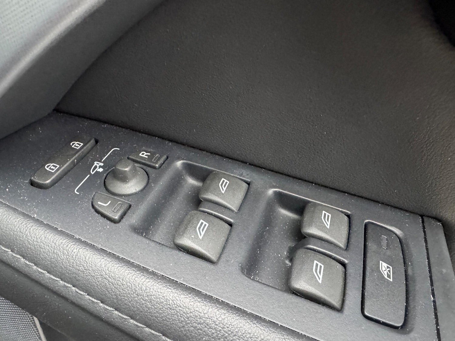 Used Volvo V70 2015 for sale - 77067069: Photo 28