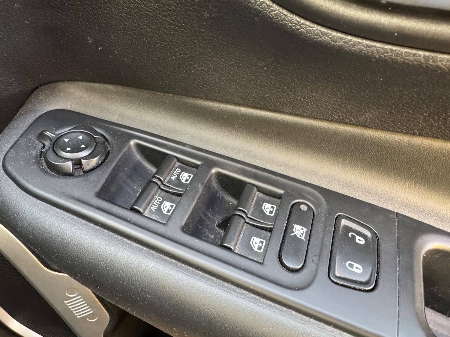 Used Jeep Renegade 2018 for sale - 77853856: Photo 30