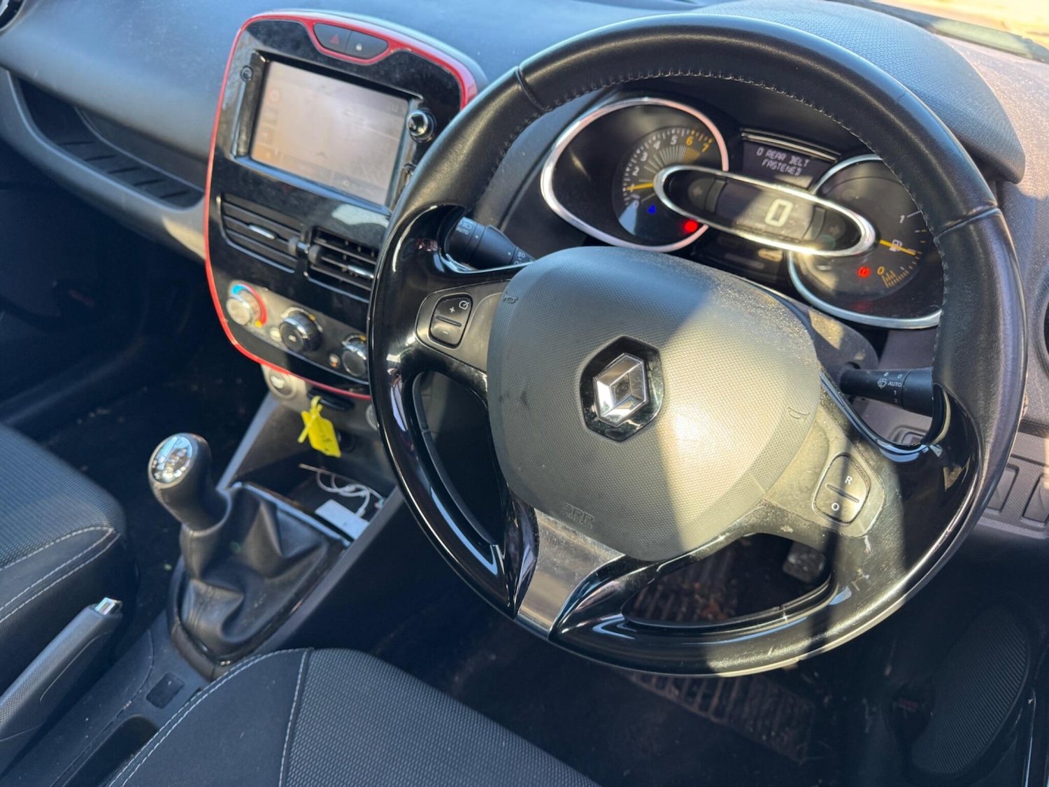 Used Renault Clio 2014 for sale - 76781476: Photo 2