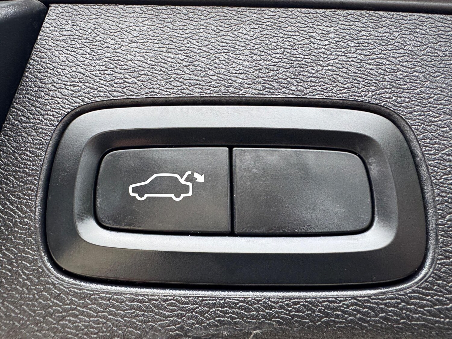 Used Volvo XC60 2018 for sale - 76138685: Photo 60