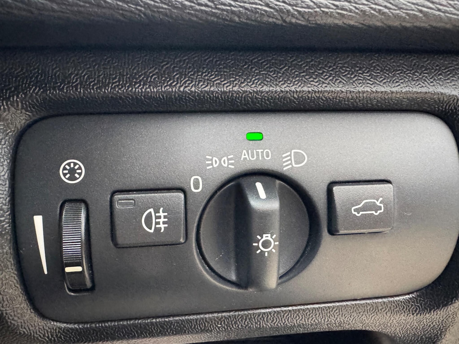 Used Volvo V40 2019 for sale - 77924812: Photo 27