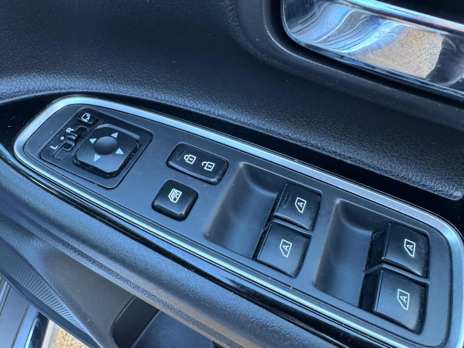 Used Mitsubishi Outlander for sale - 77808397: Photo 37