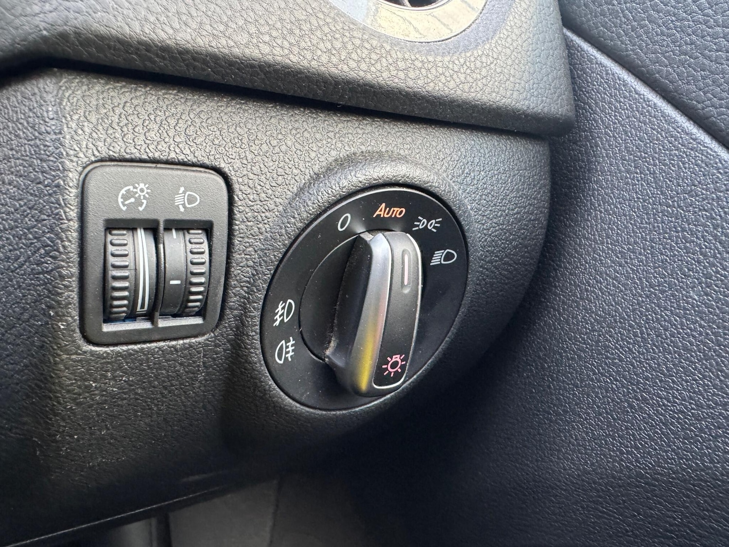 Used Volkswagen Tiguan 2015 for sale - 76913154: Photo 28