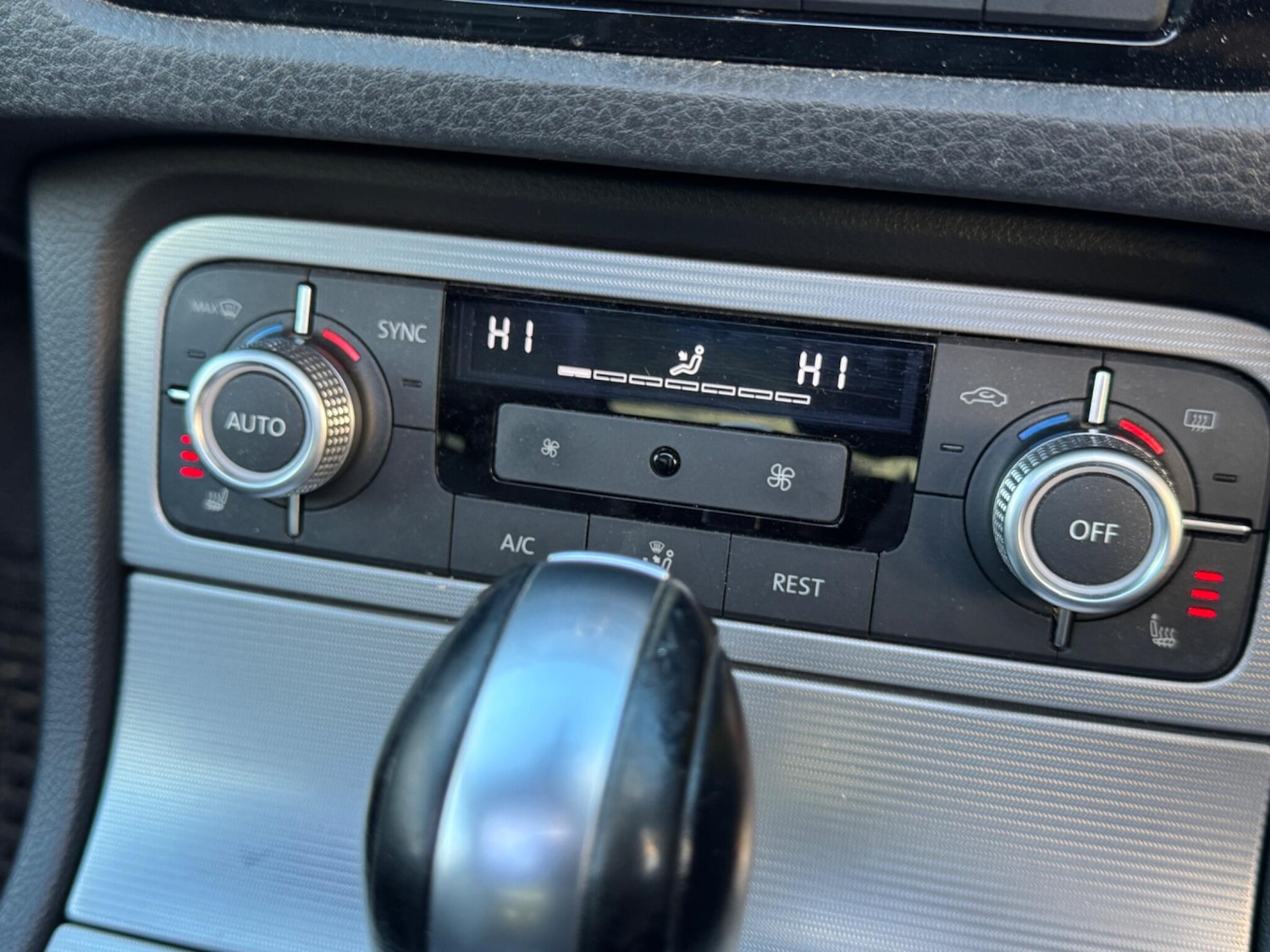 Used Volkswagen Touareg 2015 for sale - 76472615: Photo 31