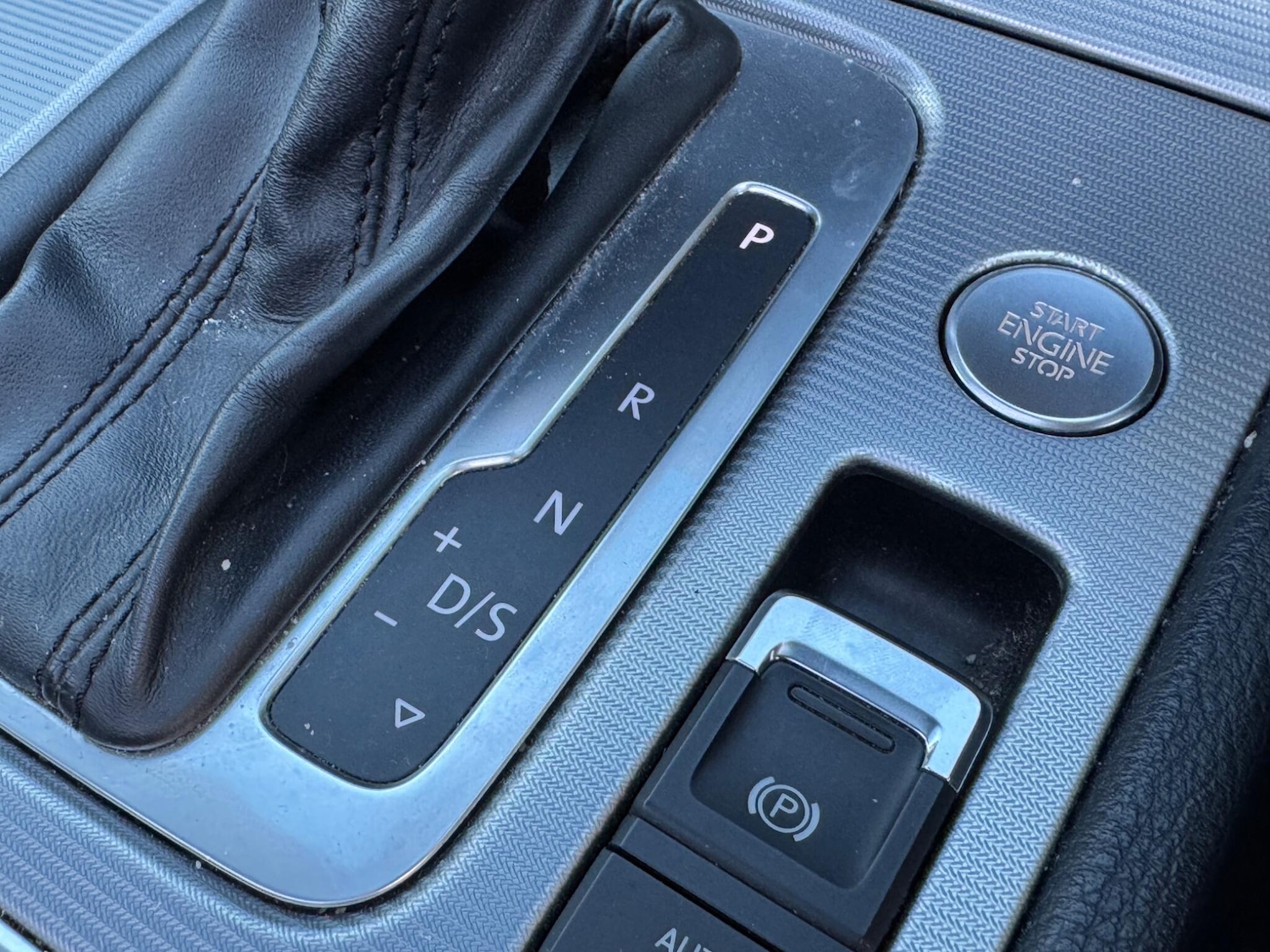 Used Volkswagen Touareg 2015 for sale - 76472615: Photo 35