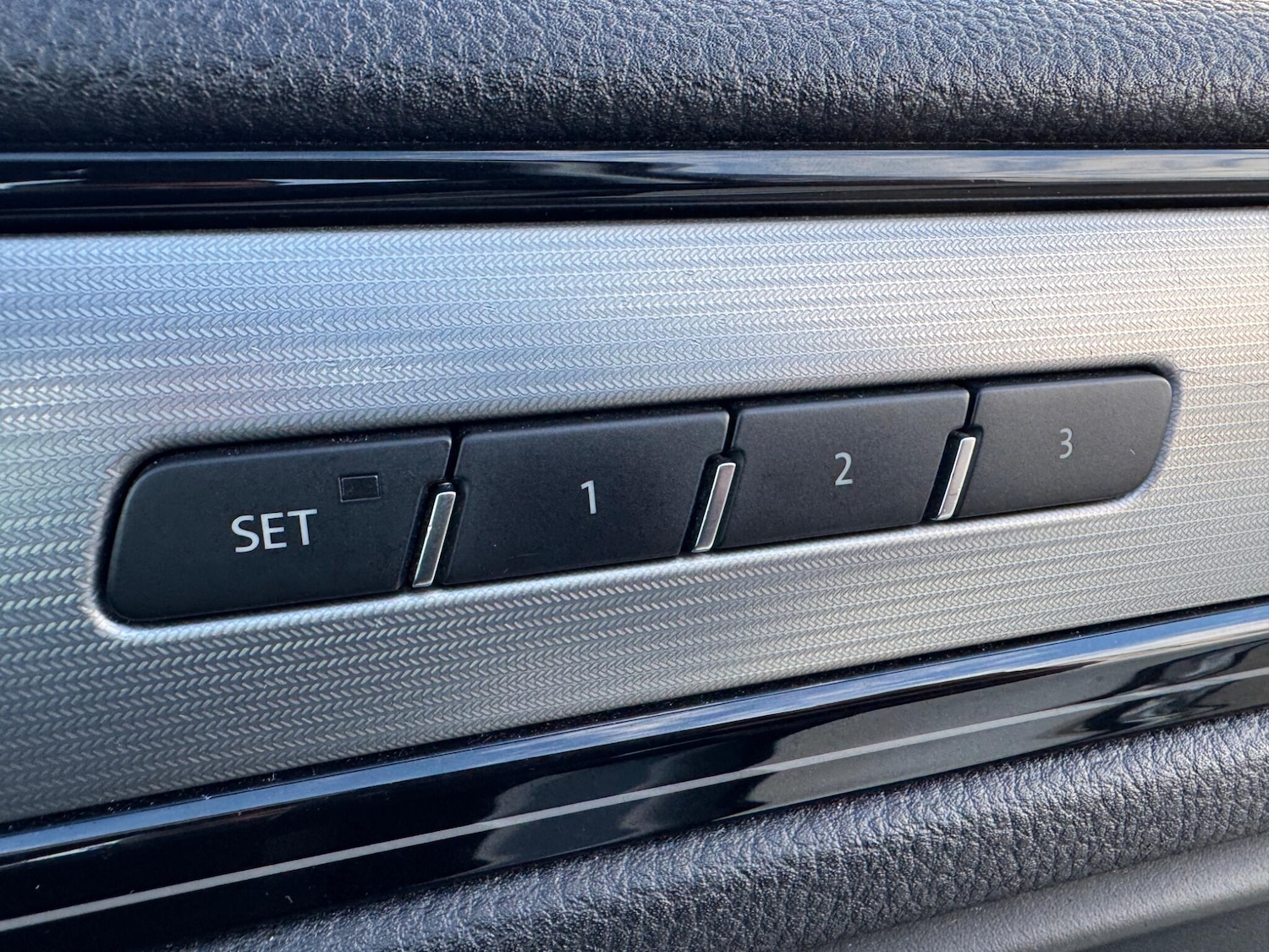 Used Volkswagen Touareg 2015 for sale - 76472615: Photo 43