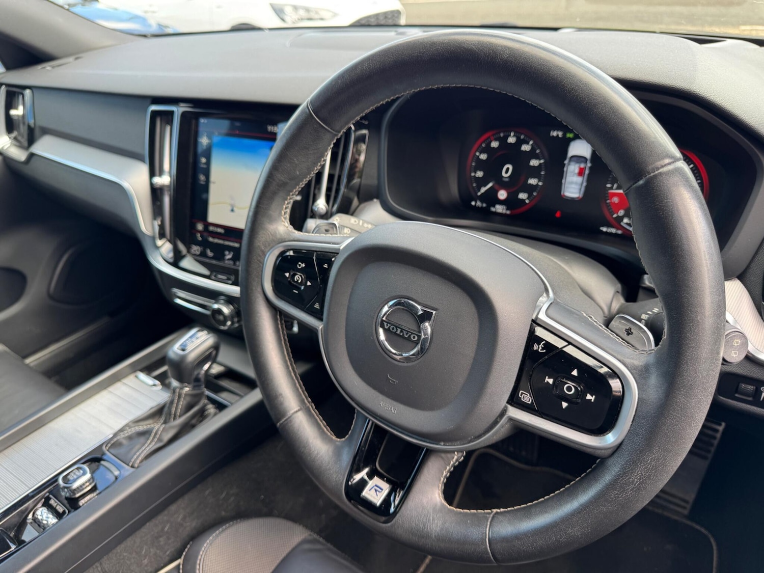 Used Volvo V60 2020 for sale - 76136985: Photo 2