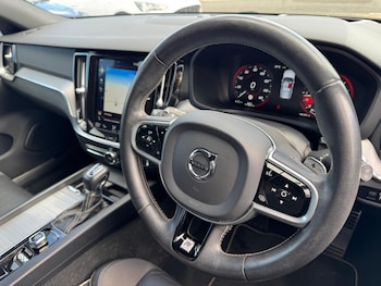 Used Volvo V60 2020 for sale - 76136985: Photo 2