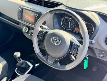 Used Toyota Yaris 2016 for sale - 78335581: Photo