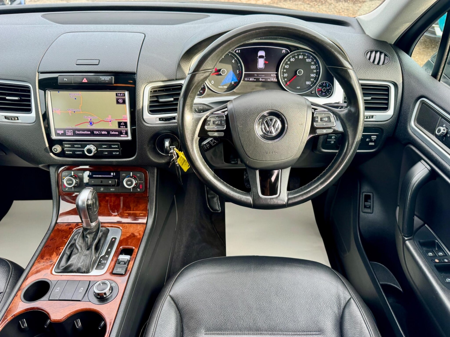 Used Volkswagen Touareg 2013 for sale - 76645215: Photo 2