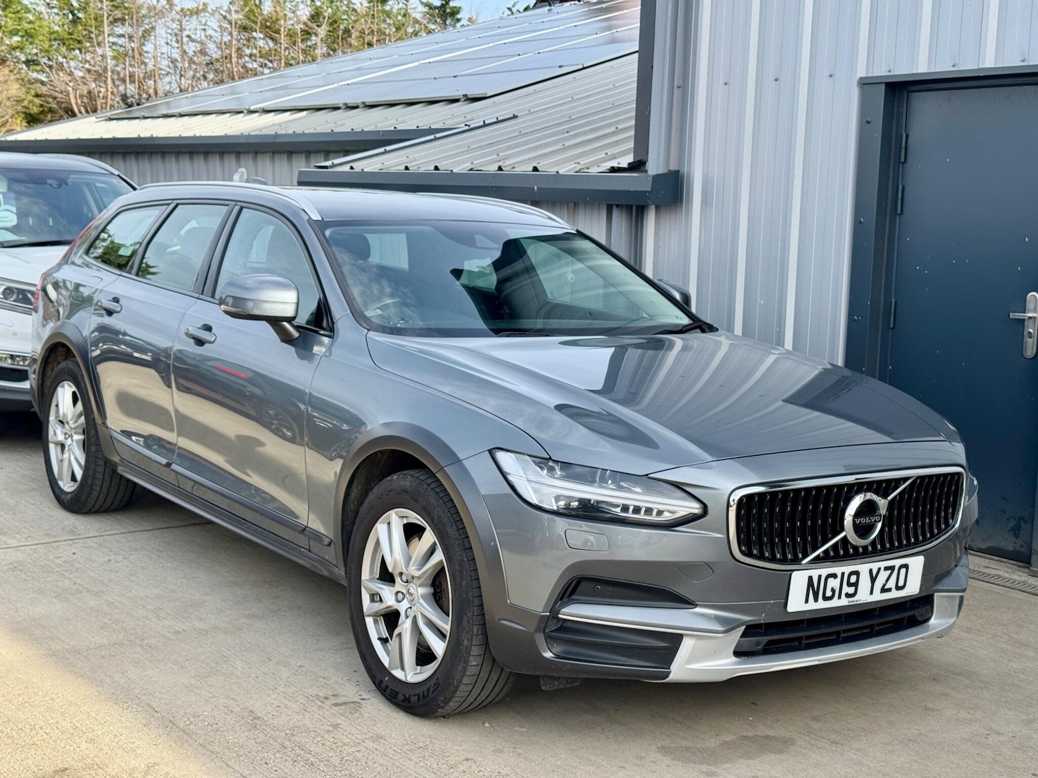 Used Volvo V90 Cross Country 2019 for sale - 76380835: Photo 1