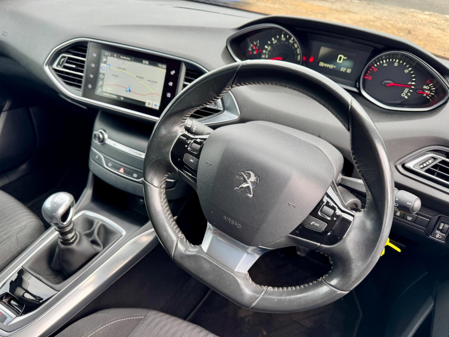 Used Peugeot 308 2015 for sale - 76349150: Photo 2