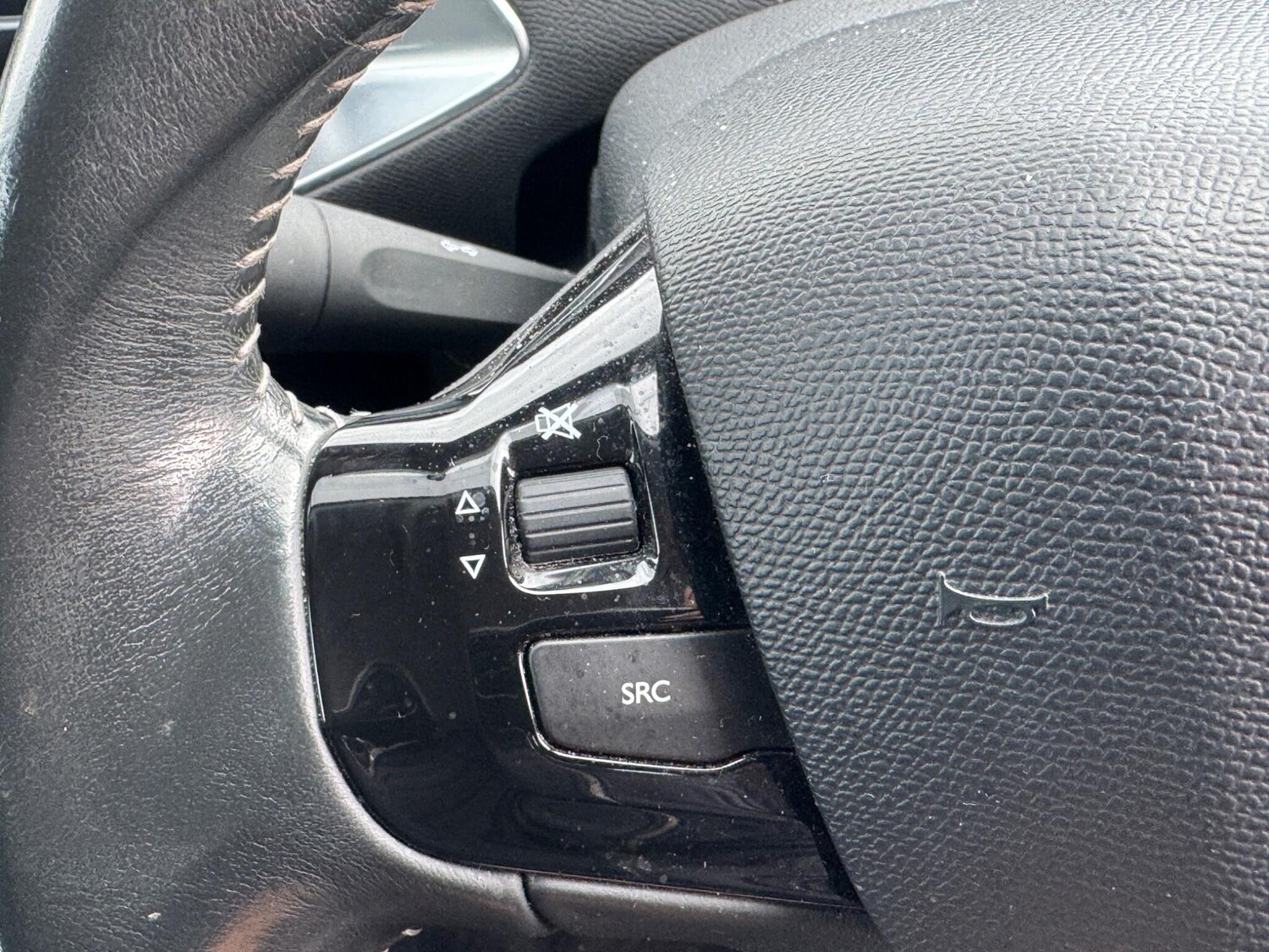 Used Peugeot 308 2015 for sale - 76349150: Photo 22