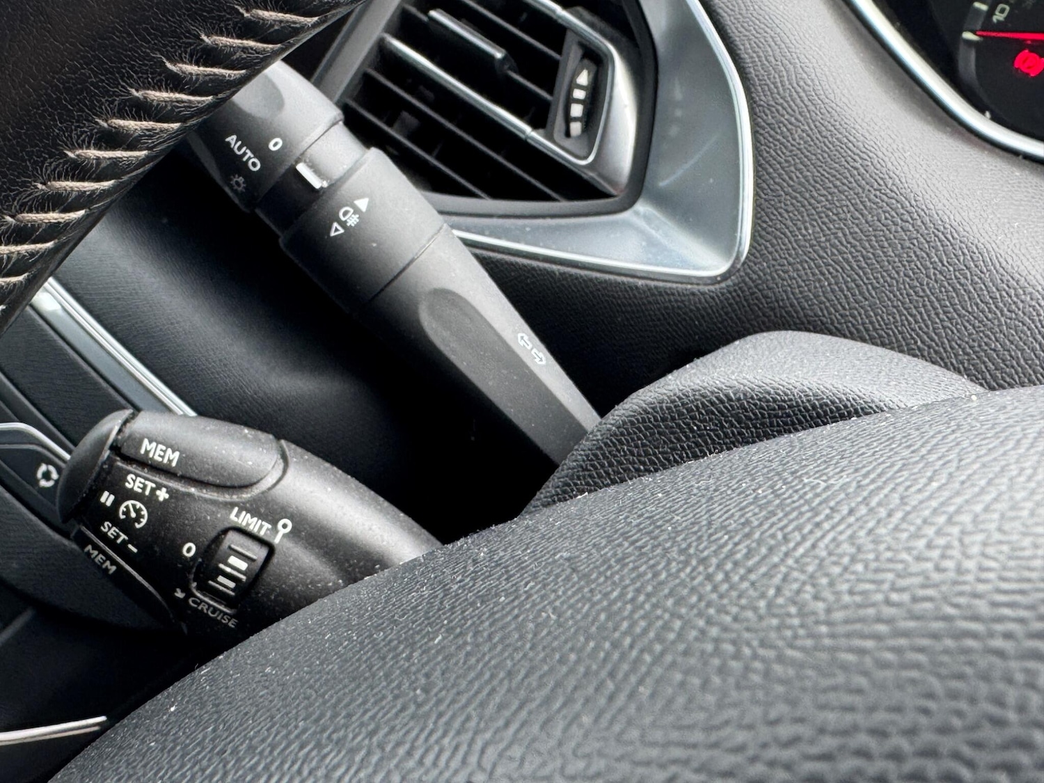 Used Peugeot 308 2015 for sale - 76349150: Photo 24