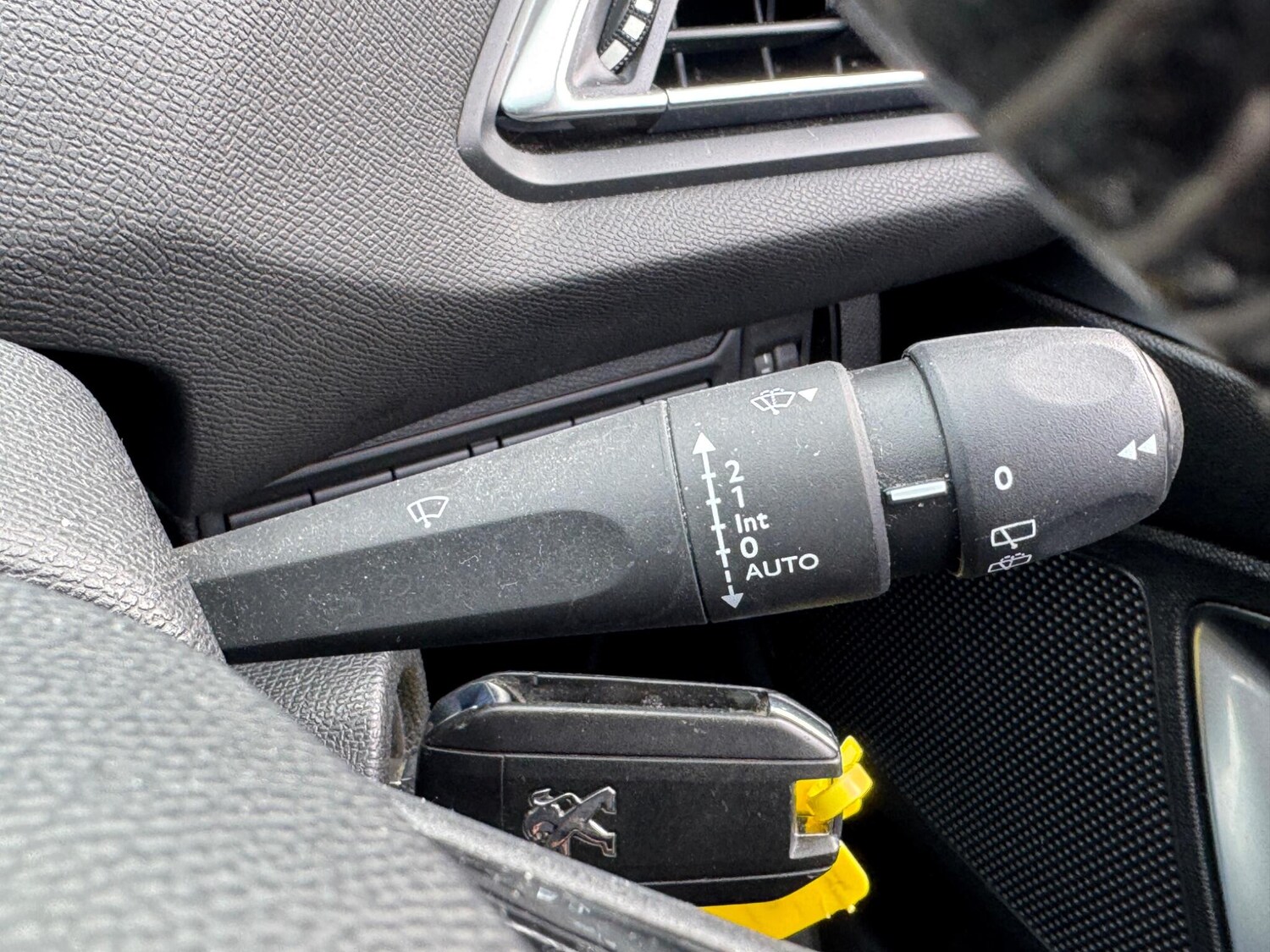 Used Peugeot 308 2015 for sale - 76349150: Photo 25