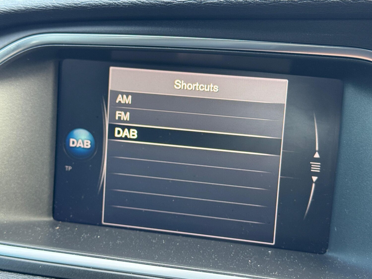 Used Volvo V40 2019 for sale - 76348897: Photo 16