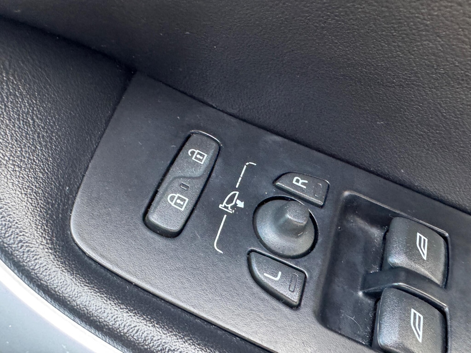 Used Volvo V40 2019 for sale - 76348897: Photo 31