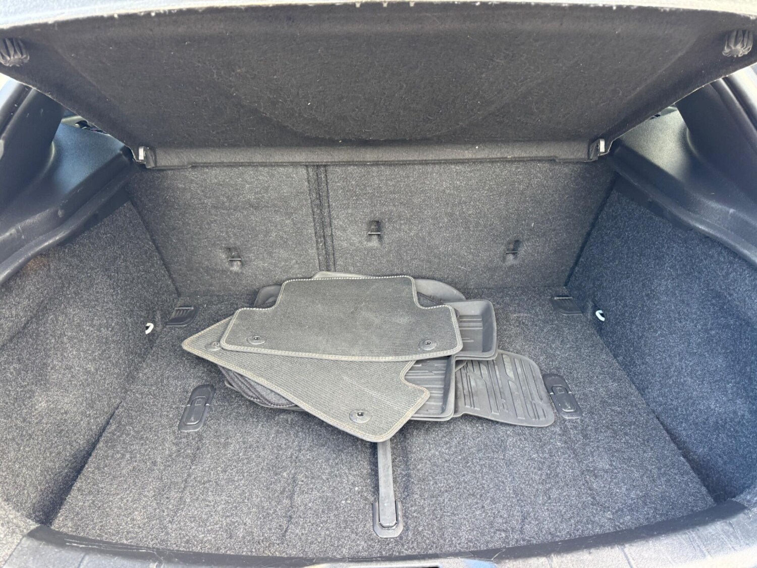 Used Volvo V40 2019 for sale - 76348897: Photo 38