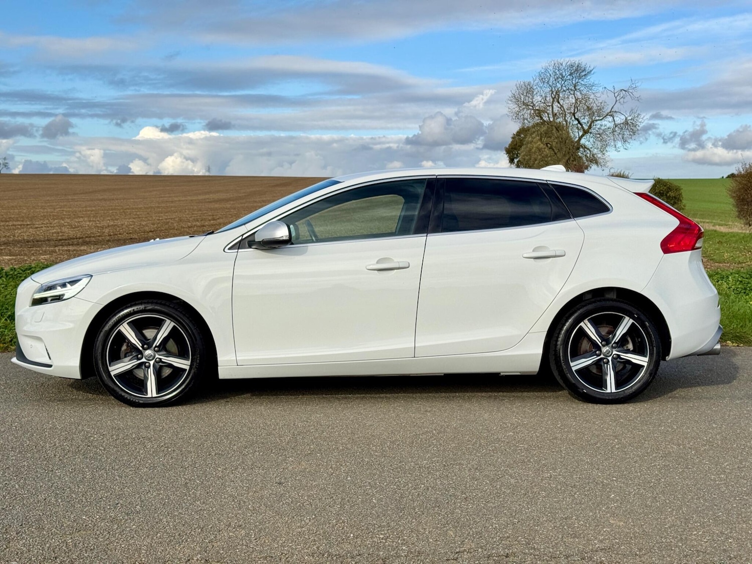 Used Volvo V40 2019 for sale - 76348897: Photo 7