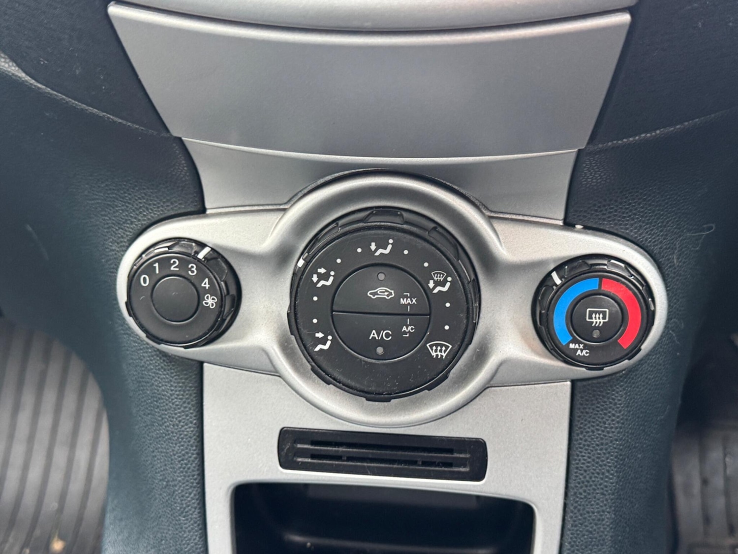 Used Ford Fiesta 2012 for sale - 78204137: Photo 11