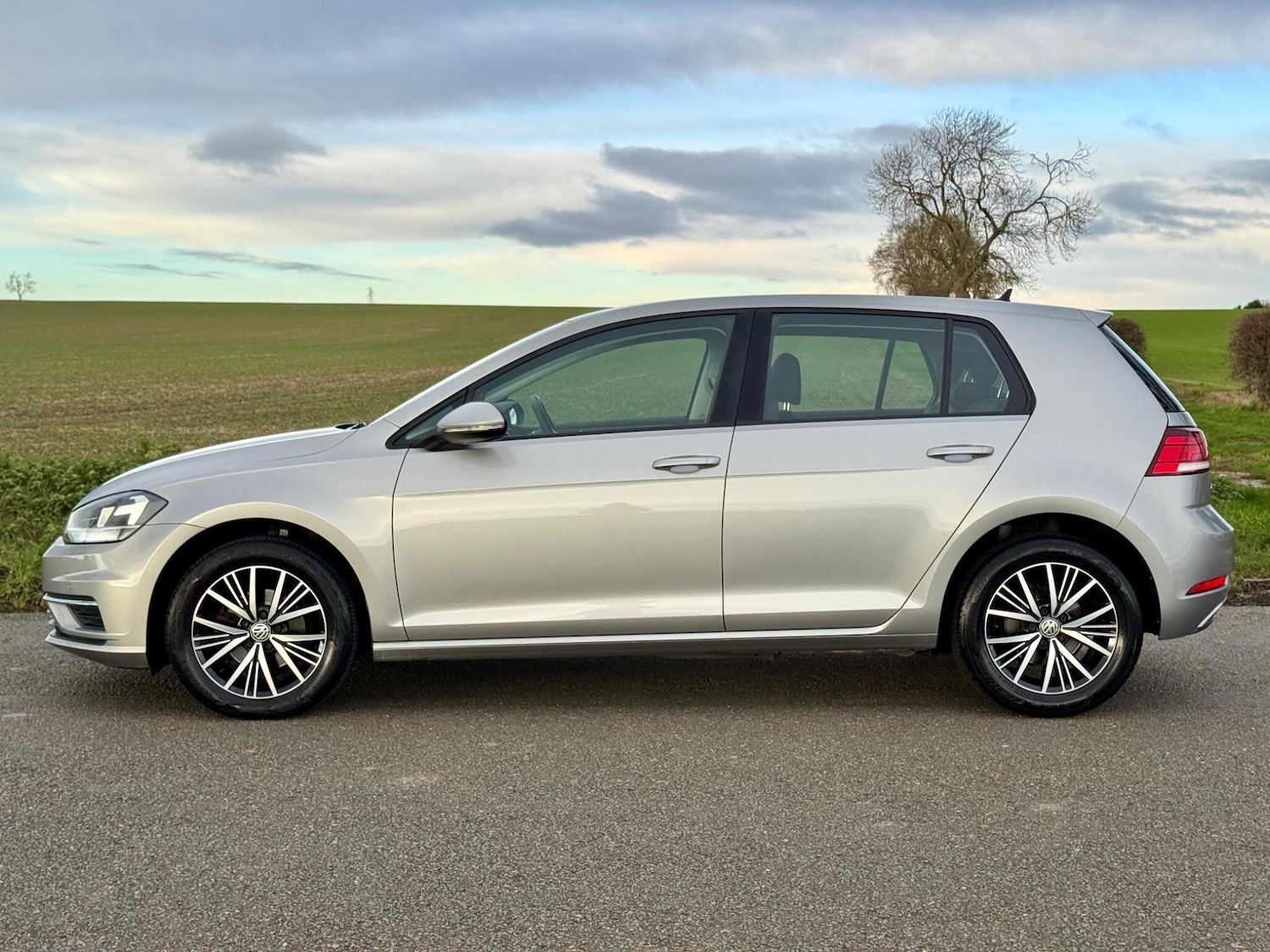 Used Volkswagen Golf 2017 for sale - 76645686: Photo 7