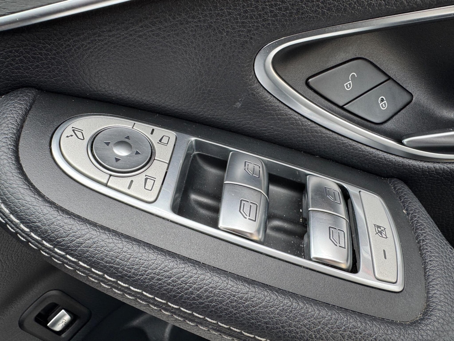 Used Mercedes-Benz GLC 2016 for sale - 76137763: Photo 64