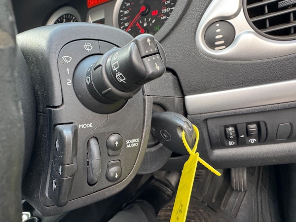 Used Renault Clio 2010 for sale - 76179795: Photo 17