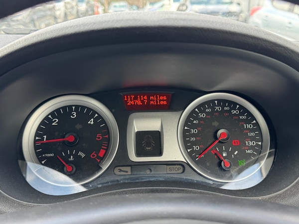 Used Renault Clio 2010 for sale - 76179795: Photo 21