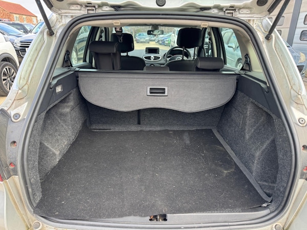 Used Renault Clio 2010 for sale - 76179795: Photo 23