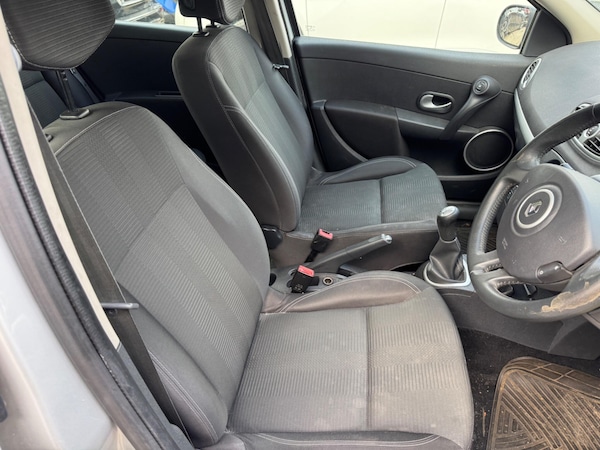 Used Renault Clio 2010 for sale - 76179795: Photo 9