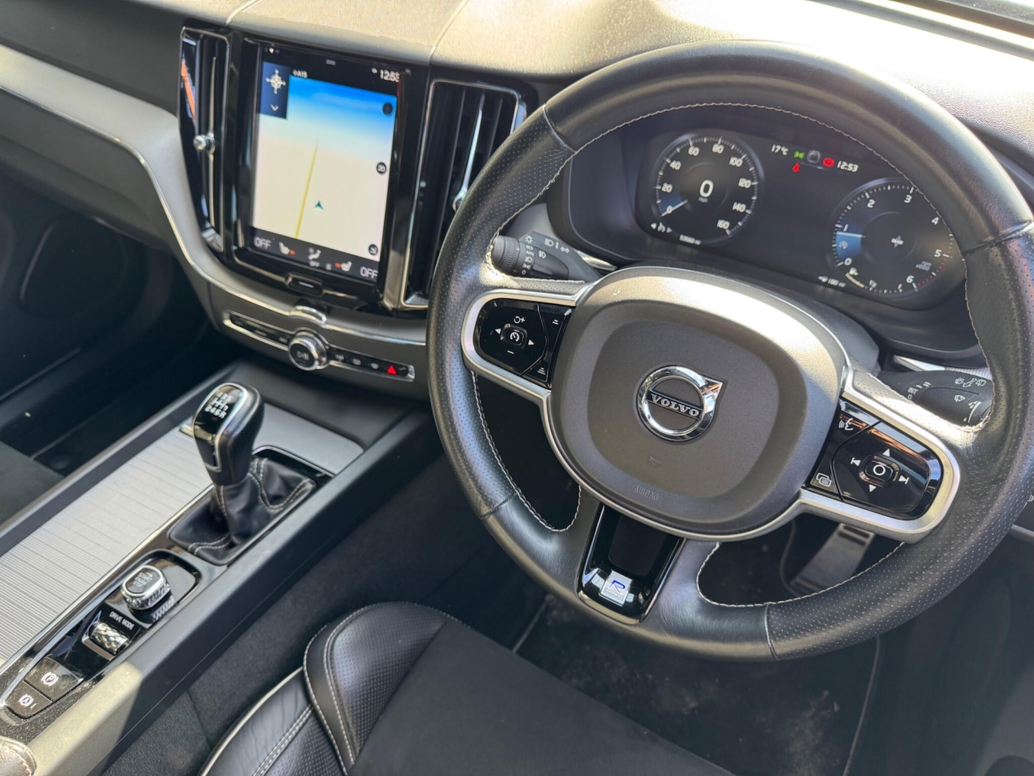 Used Volvo XC60 2018 for sale - 77925084: Photo 2